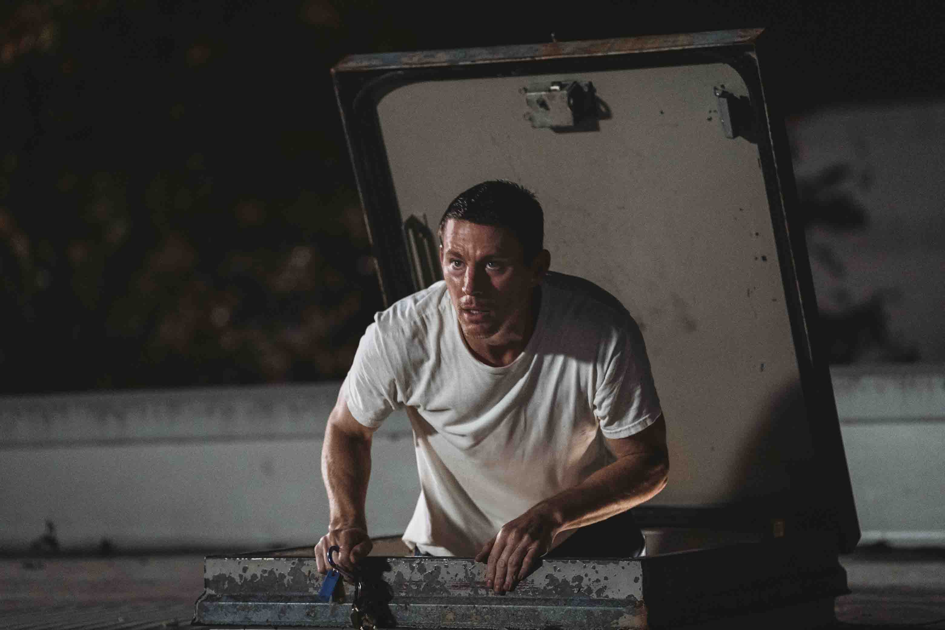 CHANNING TATUM ES UN LADRÓN ESCONDIDO EN UNA TIENDA DE JUGUETES